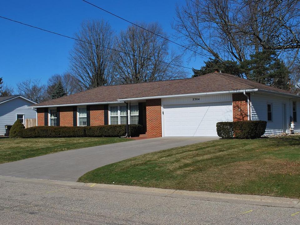 1st image of 2304 Rosewood Ave