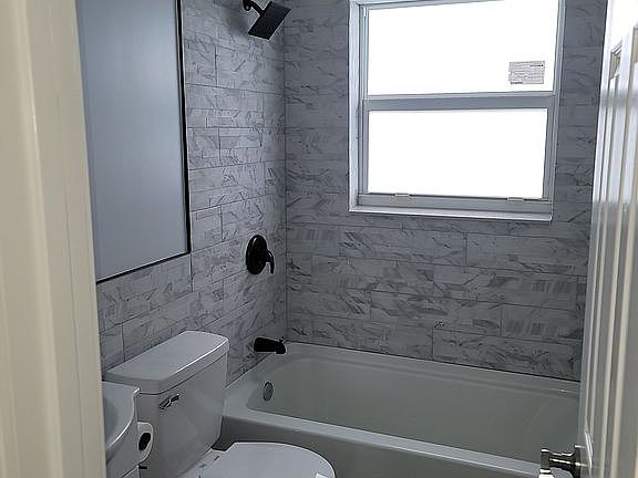 4th image of 317 E Gateway Blvd