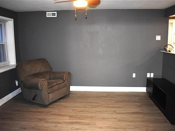 3rd image of 606 W Locust St