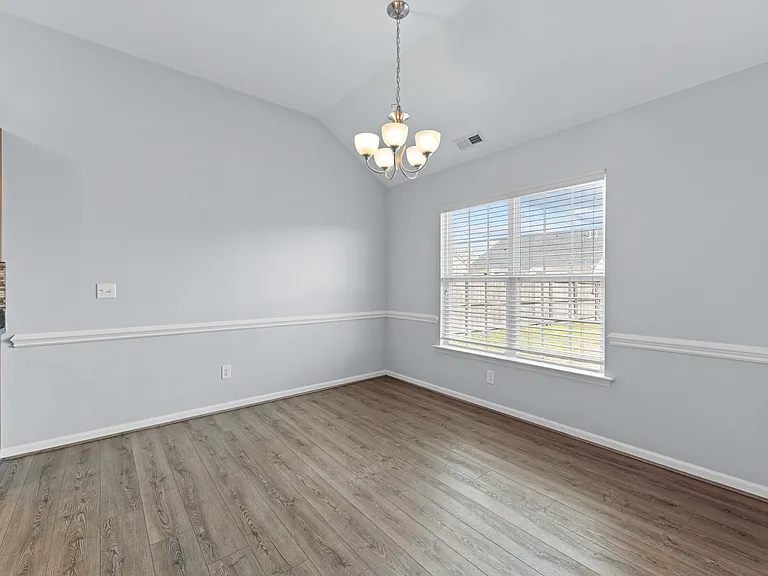 205 Lynden Ln — Photo 8