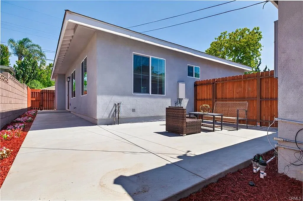 3 bed, 996 sqft, $3,000 — Photo 1