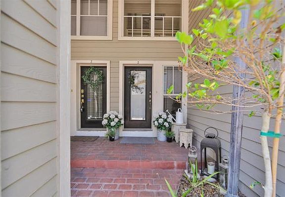 3rd image of 2403 W Palm Dr Unit 3