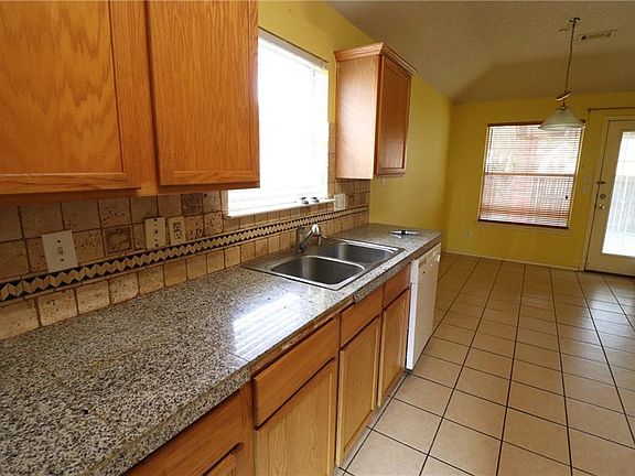 4th image of 2205 Sophie Ln