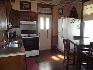 5th image of 230 Coe St