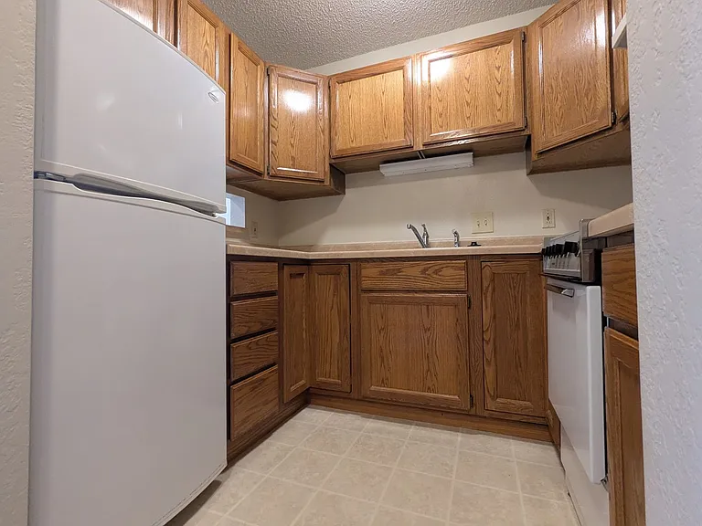 1100 Grove St — Photo 23