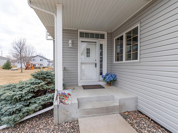 4th image of 846 Regent Dr
