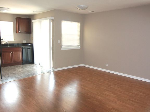 3rd image of 18 N Victoria Ln APT E