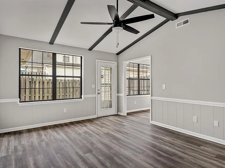 1137 Brentwood Point — Photo 3