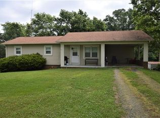 4096 Beach Rd, Hudson, NC 28638