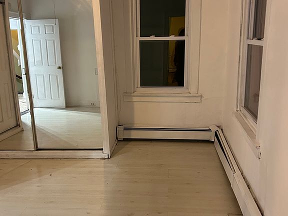 4th image of 11 E Fulton St Floor 2