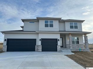 10305 Prospect St, Papillion, NE 68046