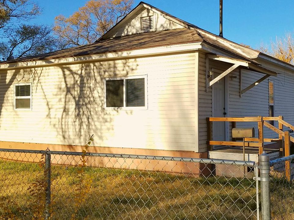 1st image of 301 4th St