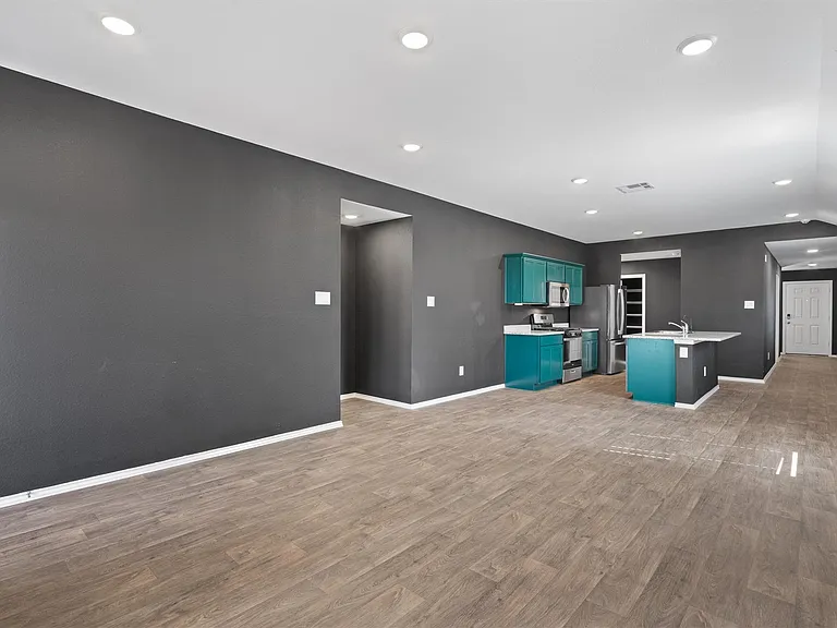 352 Sickle Loop — Photo 16