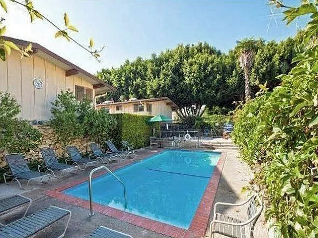 4040 Grand View Blvd #19 — Photo 30