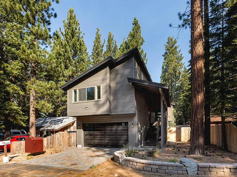 1243 Margaret Ave — Photo 17