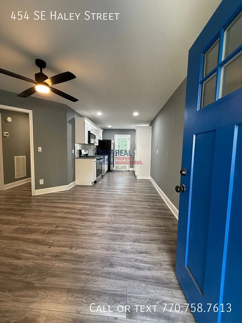 2 bed, 1.0 bath, 700 sqft, $1,695 — Photo 2