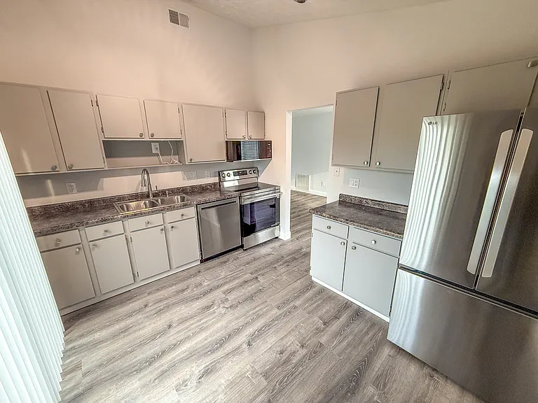 400 Sherwood Green Ct #400 — Photo 10