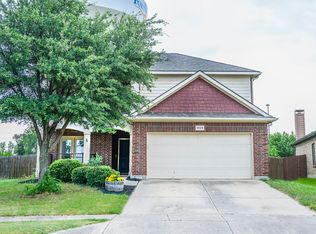 1929 Frosted Willow Ln, Fort Worth, TX 76177