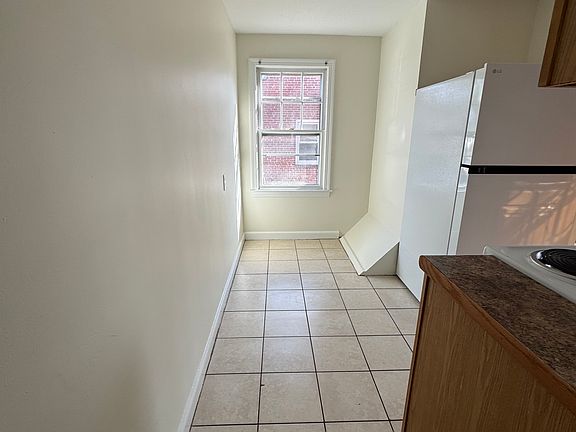 4th image of 38 Essex St