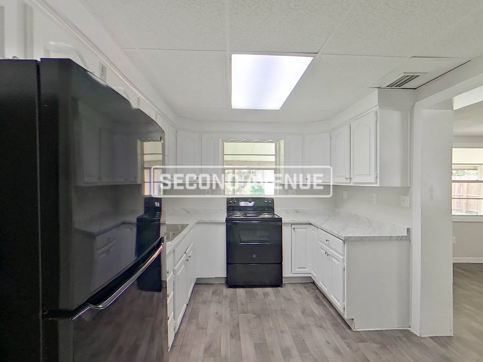 3 bed, 2.0 bath, 1826 sqft, $1,095 — Photo 2