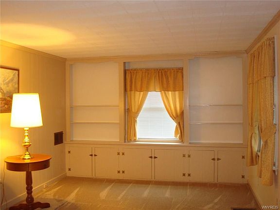 2nd image of 147 Gardenvale Dr