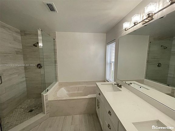 5th image of 735 Sand Creek Cir