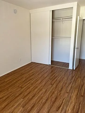 Collins Apartments — Photo 7