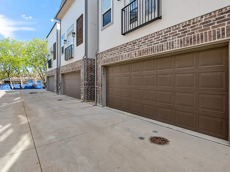 2133 Lovedale Ave #204 — Photo 21