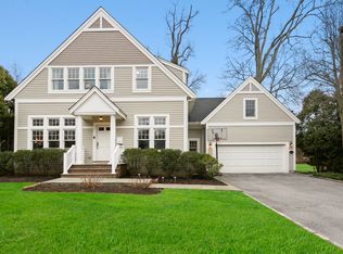 1 Earlwoode Dr, White Plains, NY 10606