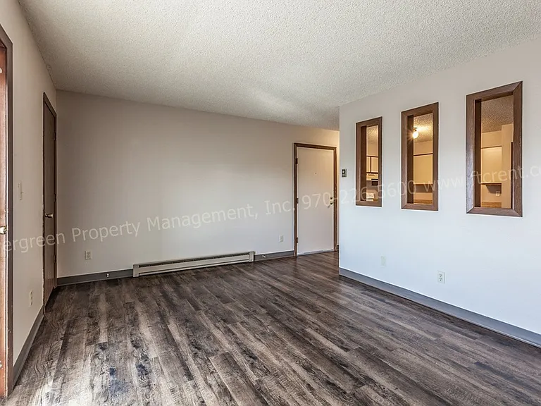 348 Terri Dr — Photo 3