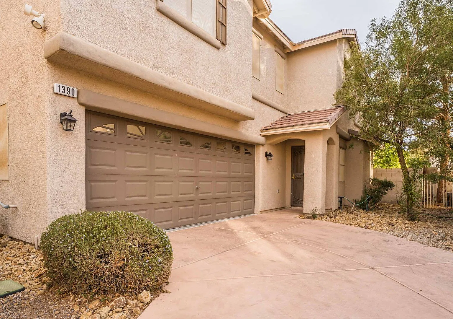 Charming Silverado Ranch Home with Spacious Loft in Gated Community! — Photo 2