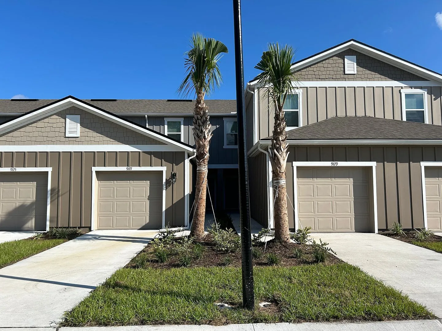 2/2.5 Townhome Off Baymeadows! Alden Landing — Photo 1