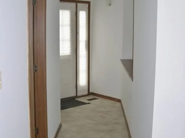 8293 Ripple Rdg, Darien, IL 60561
