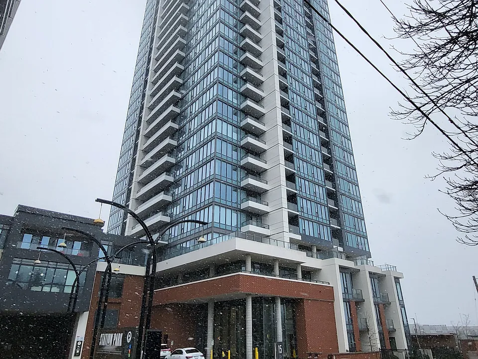 15 Wellington St S #304