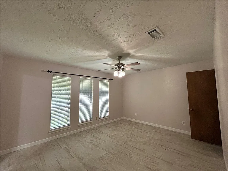 1712 Carol Lee Ln — Photo 7