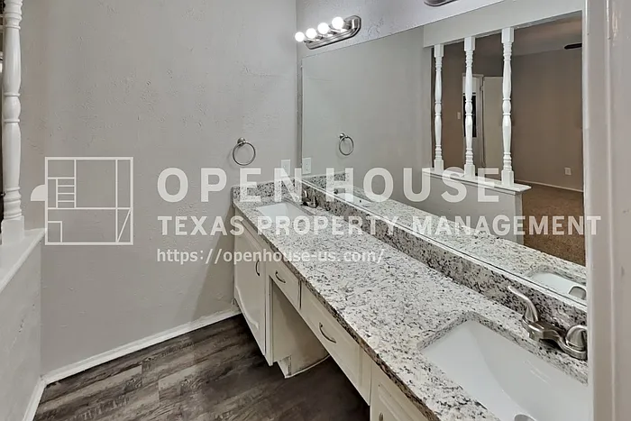 1309 Crestview Dr — Photo 12