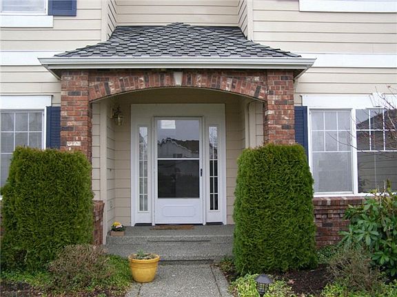 2nd image of 3915 Spyglass Dr NE