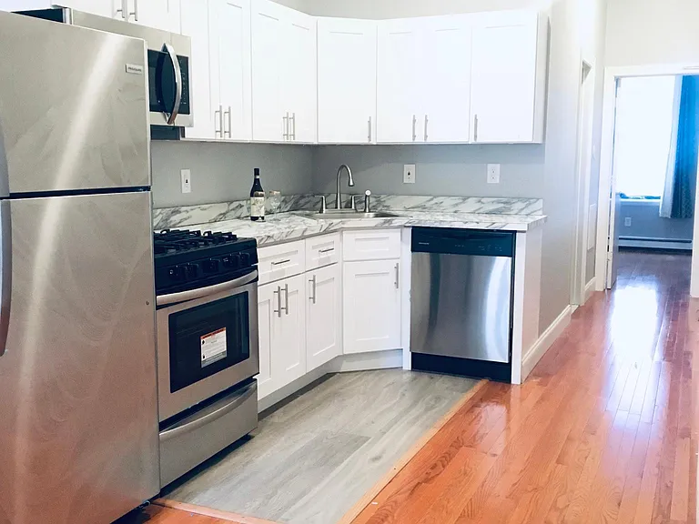 811 Park Ave #2 — Photo 2