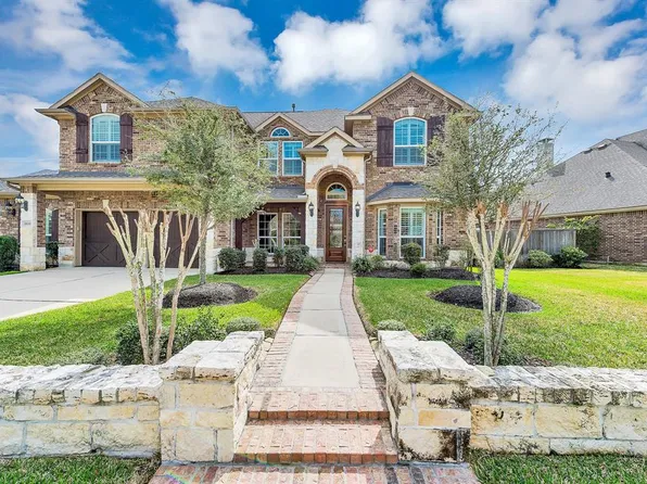18335 E Laura Shore Dr, Cypress, TX 77433