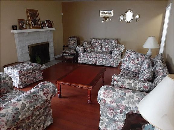 5th image of 3830 E Glencairn Ln