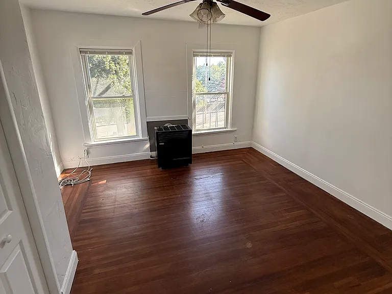 68 Park Ave 3rdFlr 2B/1B FreshPaint Hardwoods Spacious Office! PetsOK — Photo 12