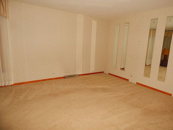 4th image of 3421 Louis St