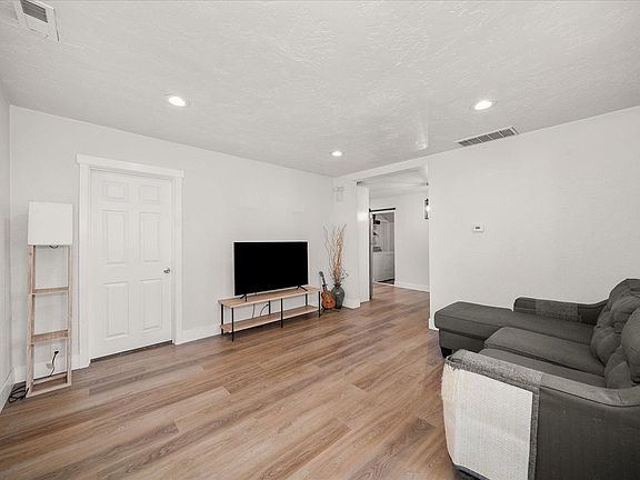 2nd image of 2807 W Mallon Ave