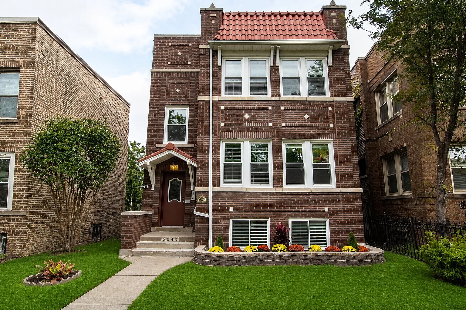 2 bed, 1100 sqft, $2,400 — Photo 1