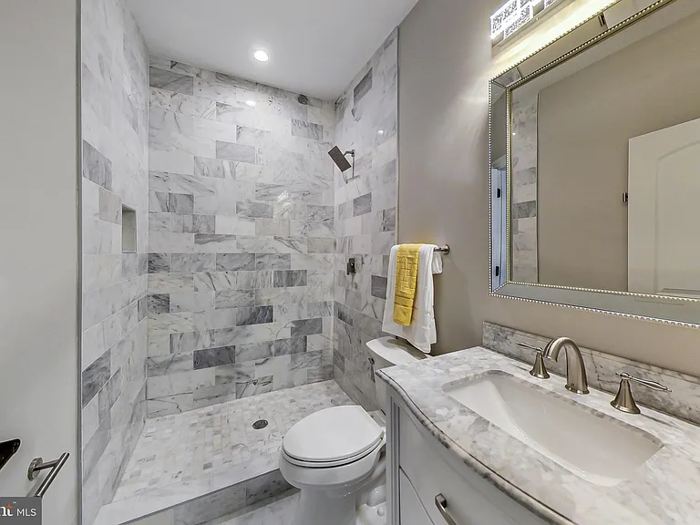 3104 Sleepy Hollow Rd — Photo 46