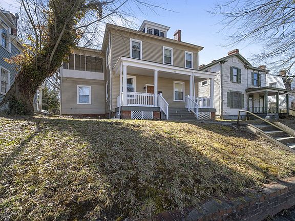 2nd image of 320 Saint Andrew St #B