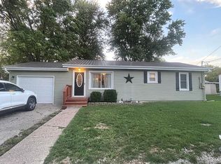 209 E 2nd St, New London, MO