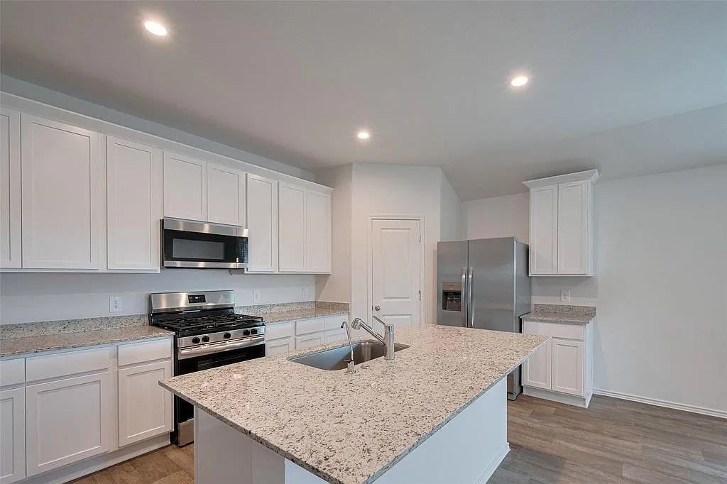 4 bed, 1797 sqft, $2,300 — Photo 3