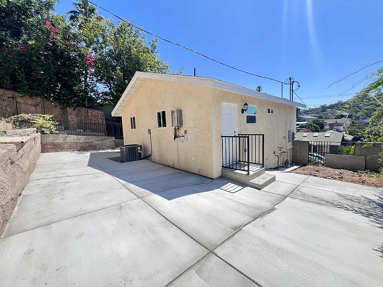 1933 Vestal Ave — Photo 6
