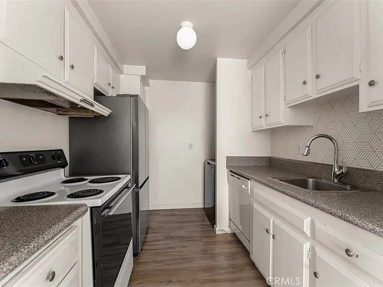 8115 Woolburn Dr — Photo 8